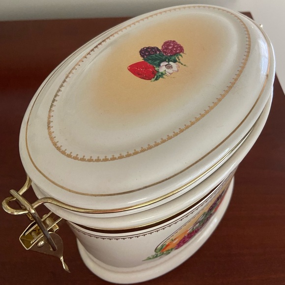 Collectable VTG Knotts Berry Farm Oval Ceramic Cookie Jar Snap Rubber Seal Lid - Picture 4 of 10